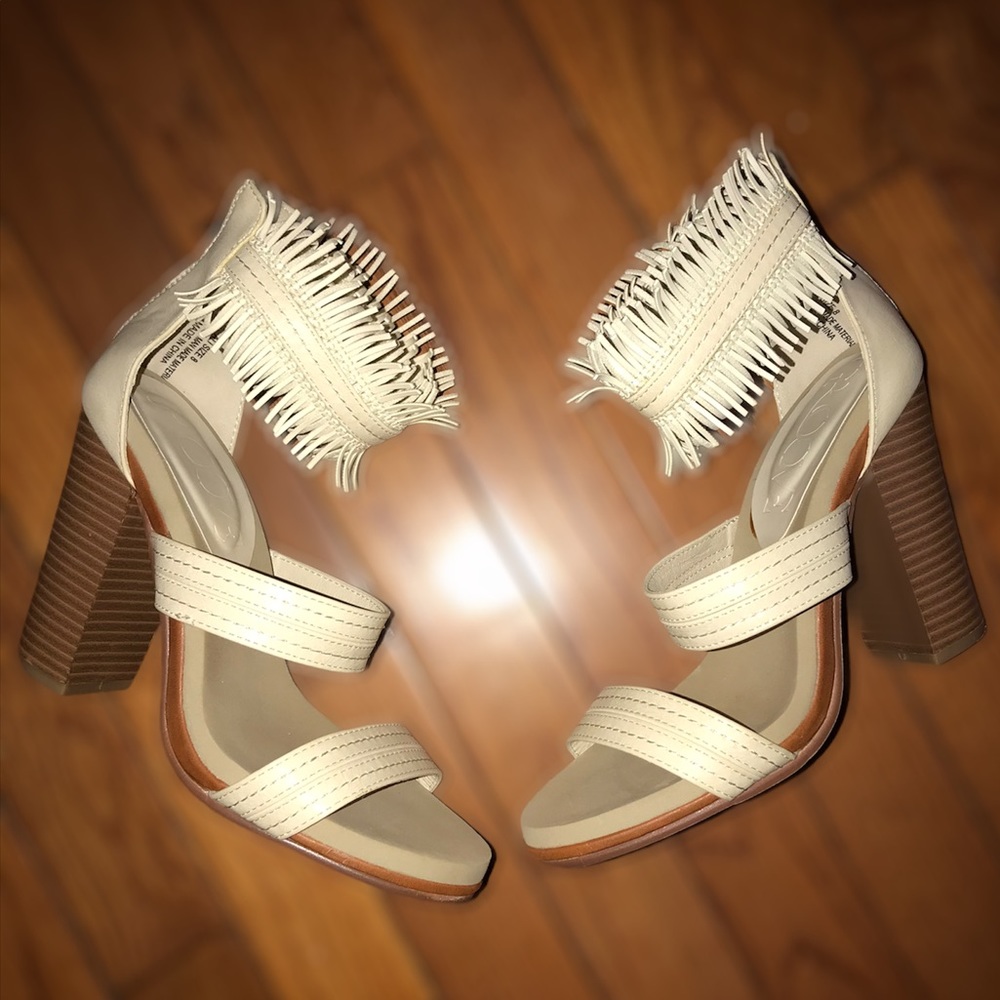Groove Fringe Sandal Heels size 8